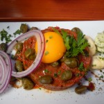 solides Beef Tartare, klein um 10,00 Euro