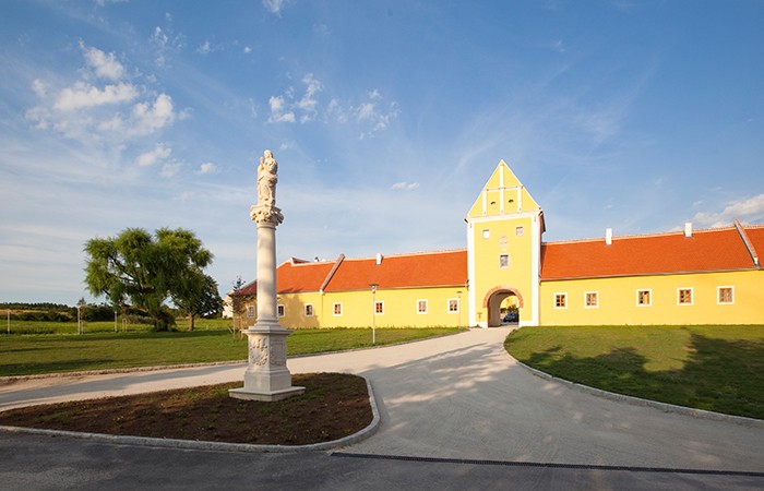 Das Vierjahreszeiten Retreat Waldviertel bietet auf Wunsch ein umfassendes Gesundheitsangebot und punktet mit großzügigem Raumangebot sowie authentischer Atmosphäre. Foto (c) Vierjahreszeiten Retreat Waldviertel