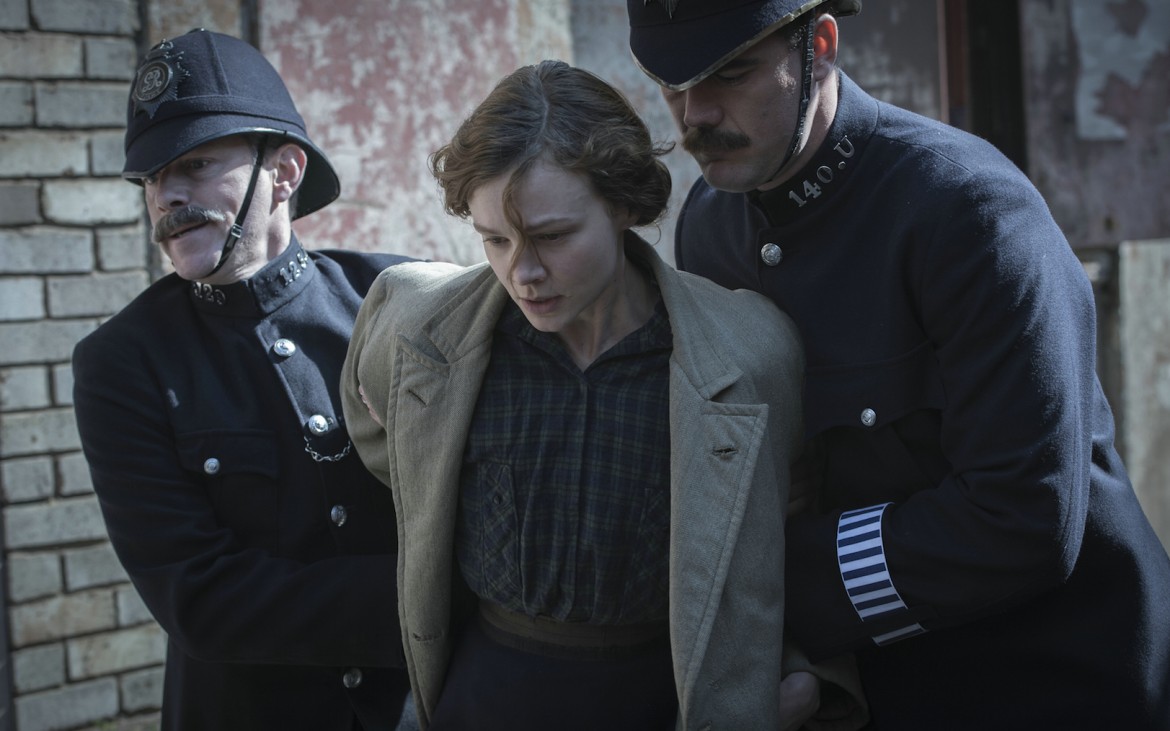 Maud (Carey Mulligan) wird verhaftet und abgeführt. © Filmladen Filmverleih