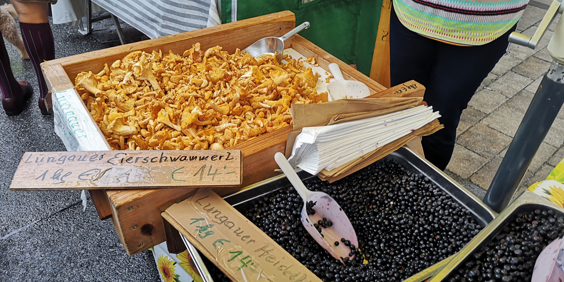 Eierschwammerl und Beeren, Schätze des Sommers auf dem Markt, Bild (c) Mischa Reska - kekinwien.at