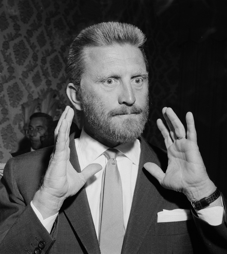 Kirk, Douglas, 1955. Der Bart ist der Darstellung von Vincent van Gogh geschuldet. Bild (c) Behrens, Herbert / Anefo - [1] Dutch National Archives, The Hague, Fotocollectie Algemeen Nederlands Persbureau (ANEFO), 1945-1989 bekijk toegang 2.24.01.03 Bestanddeelnummer 907-3152