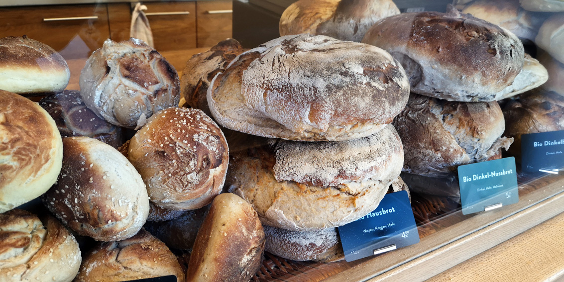 Brot aus dem Holzofen, auf dem Markt, Bild (c) Mischa Reska - kekinwien.at